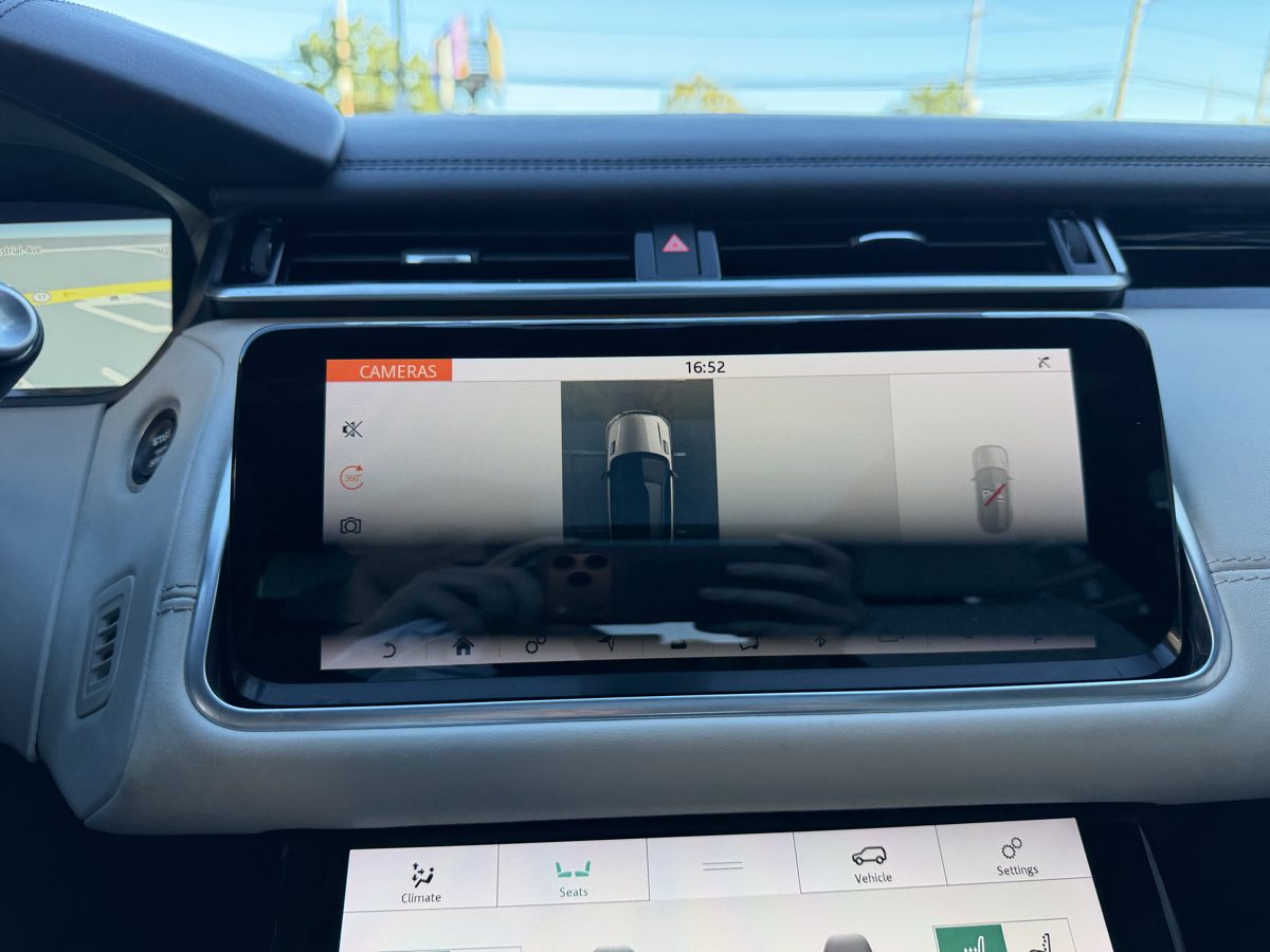 Photo 27 of this Land Rover Range Rover Velar