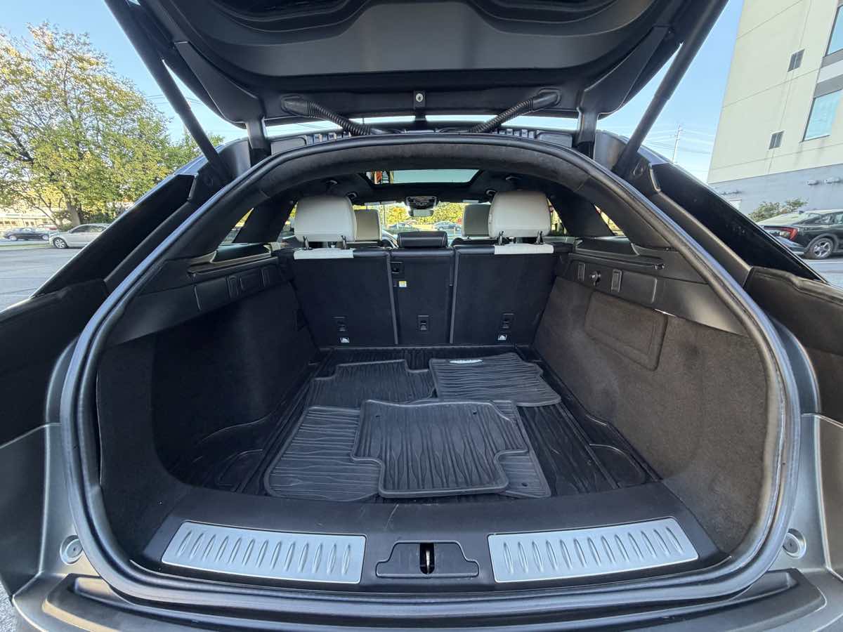 Photo 31 of this Land Rover Range Rover Velar
