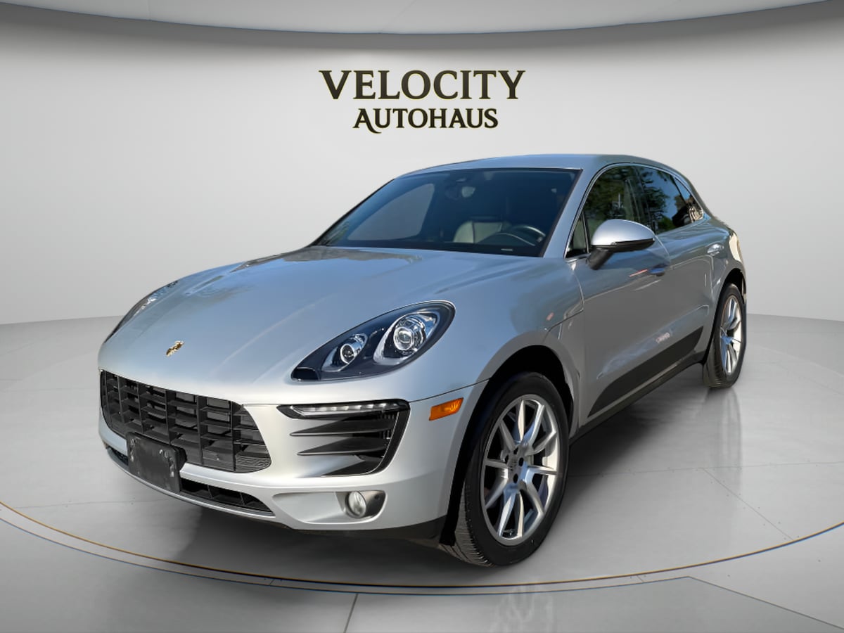 Photo 3 of this Porsche Macan