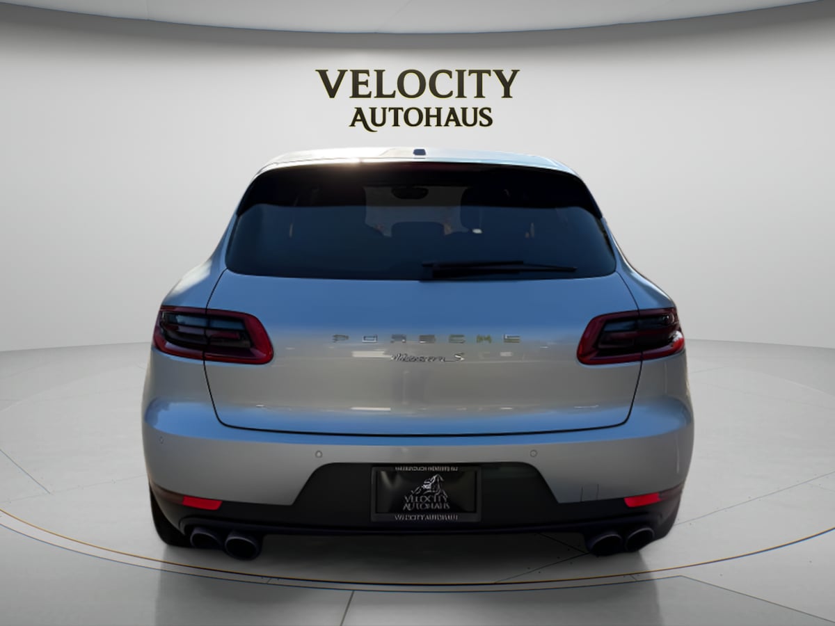 Photo 6 of this Porsche Macan
