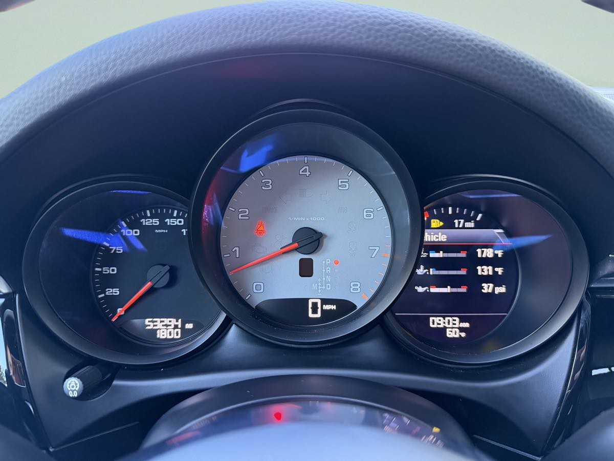 Photo 16 of this Porsche Macan