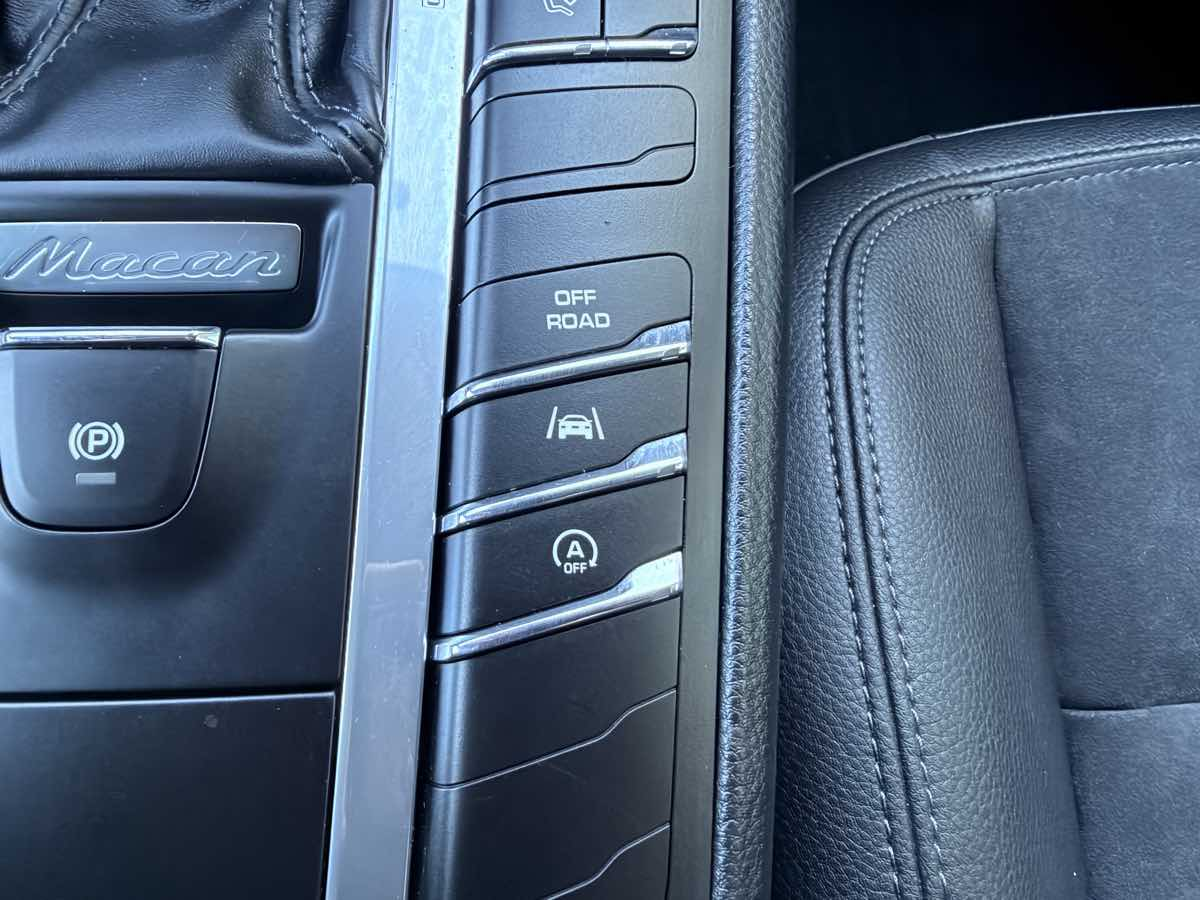 Photo 21 of this Porsche Macan