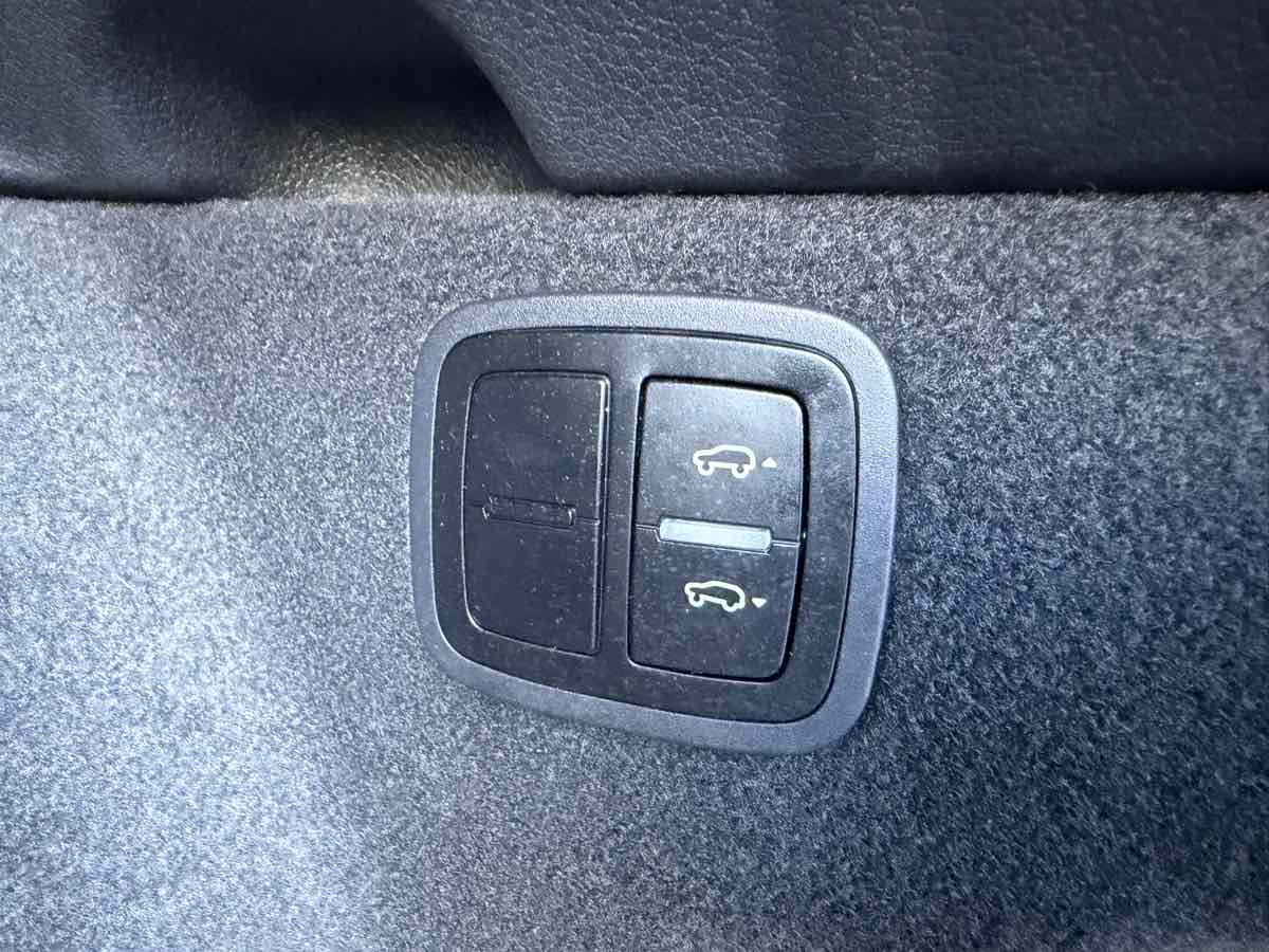 Photo 25 of this Porsche Macan