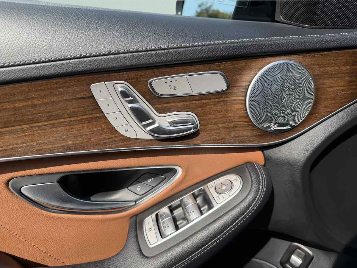 Photo 11 of this Mercedes-Benz AMG C 43