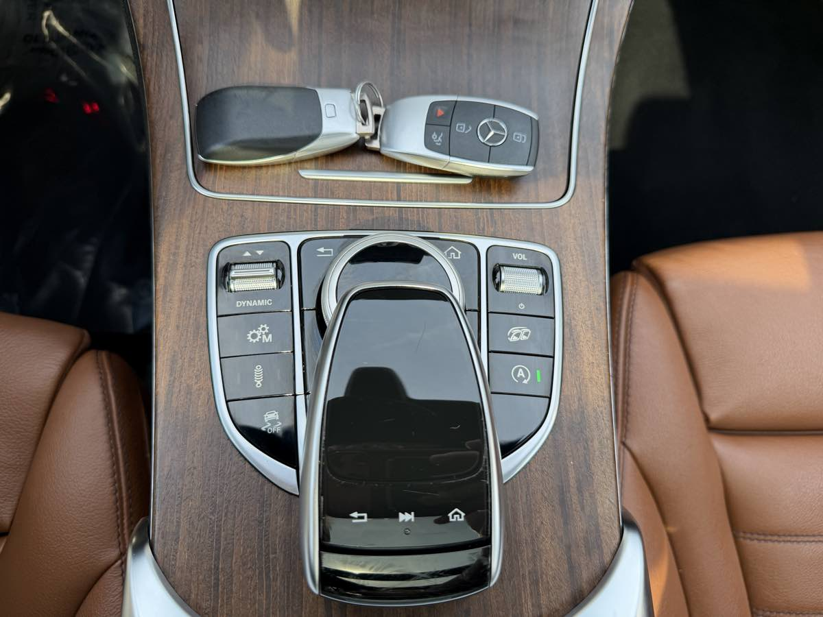 Photo 16 of this Mercedes-Benz AMG C 43