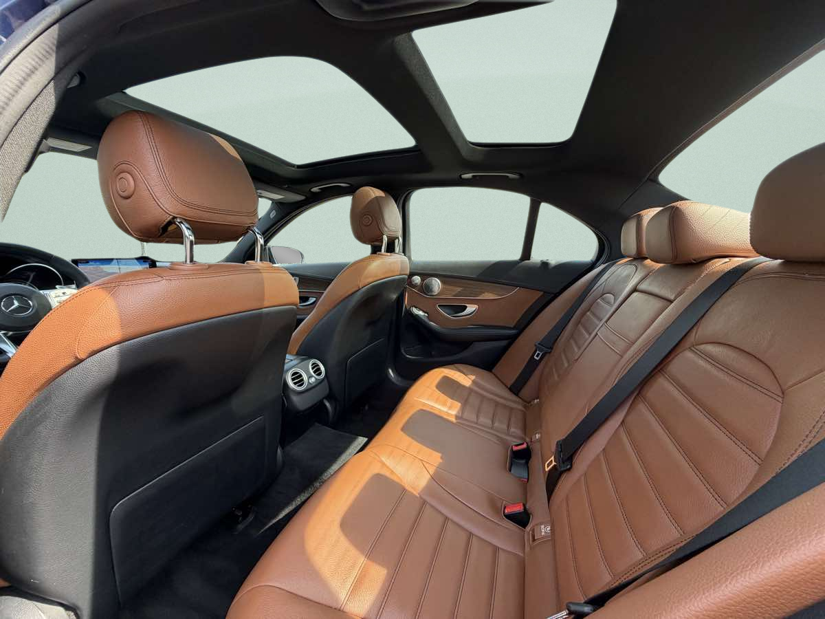 Photo 18 of this Mercedes-Benz AMG C 43
