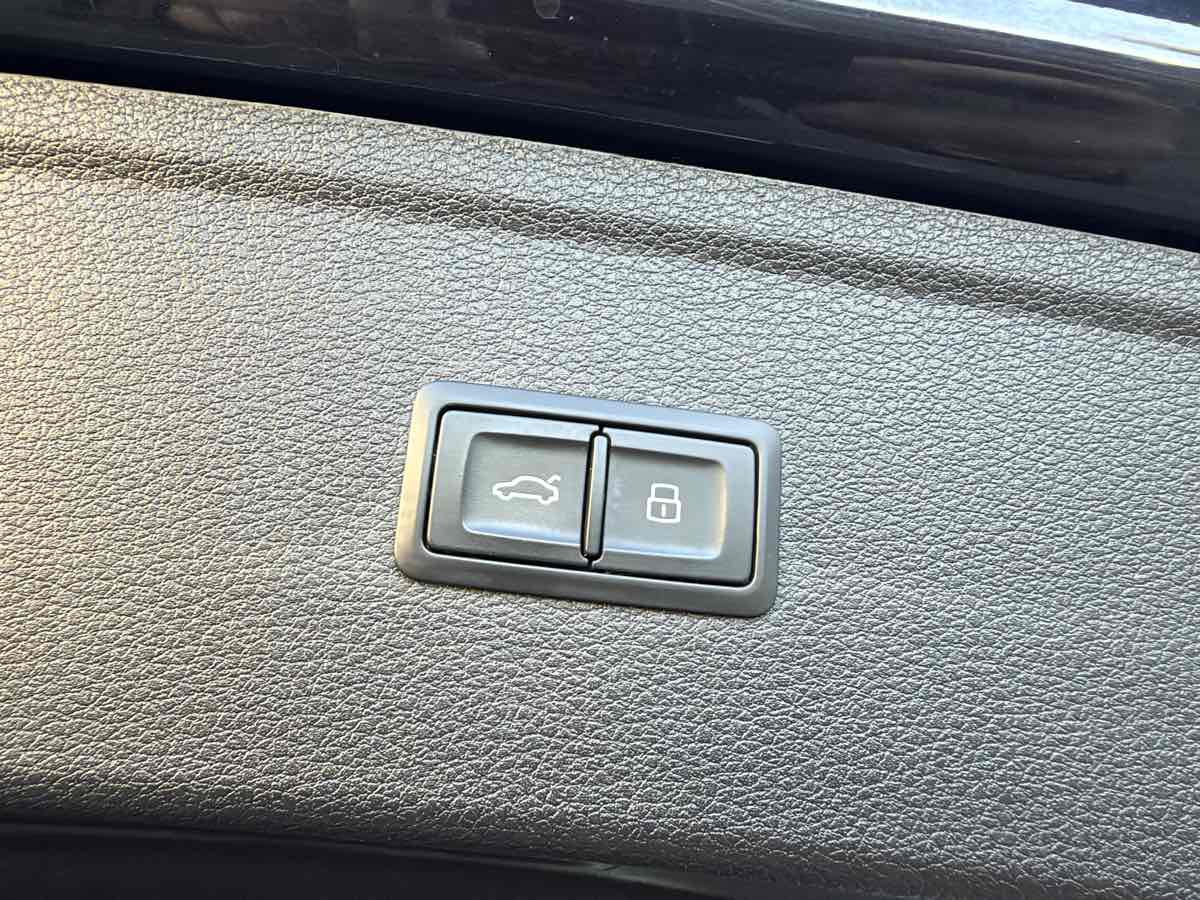 Photo 29 of this Audi SQ5