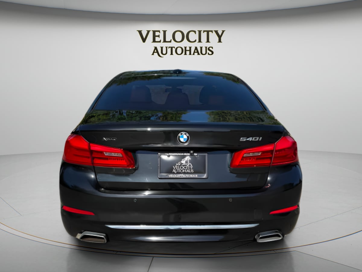 Photo 6 of this BMW 5 Series