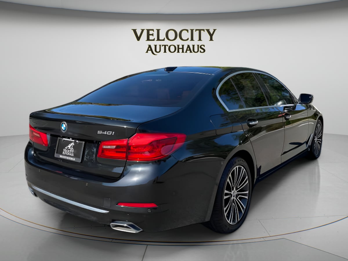 Photo 7 of this BMW 5 Series