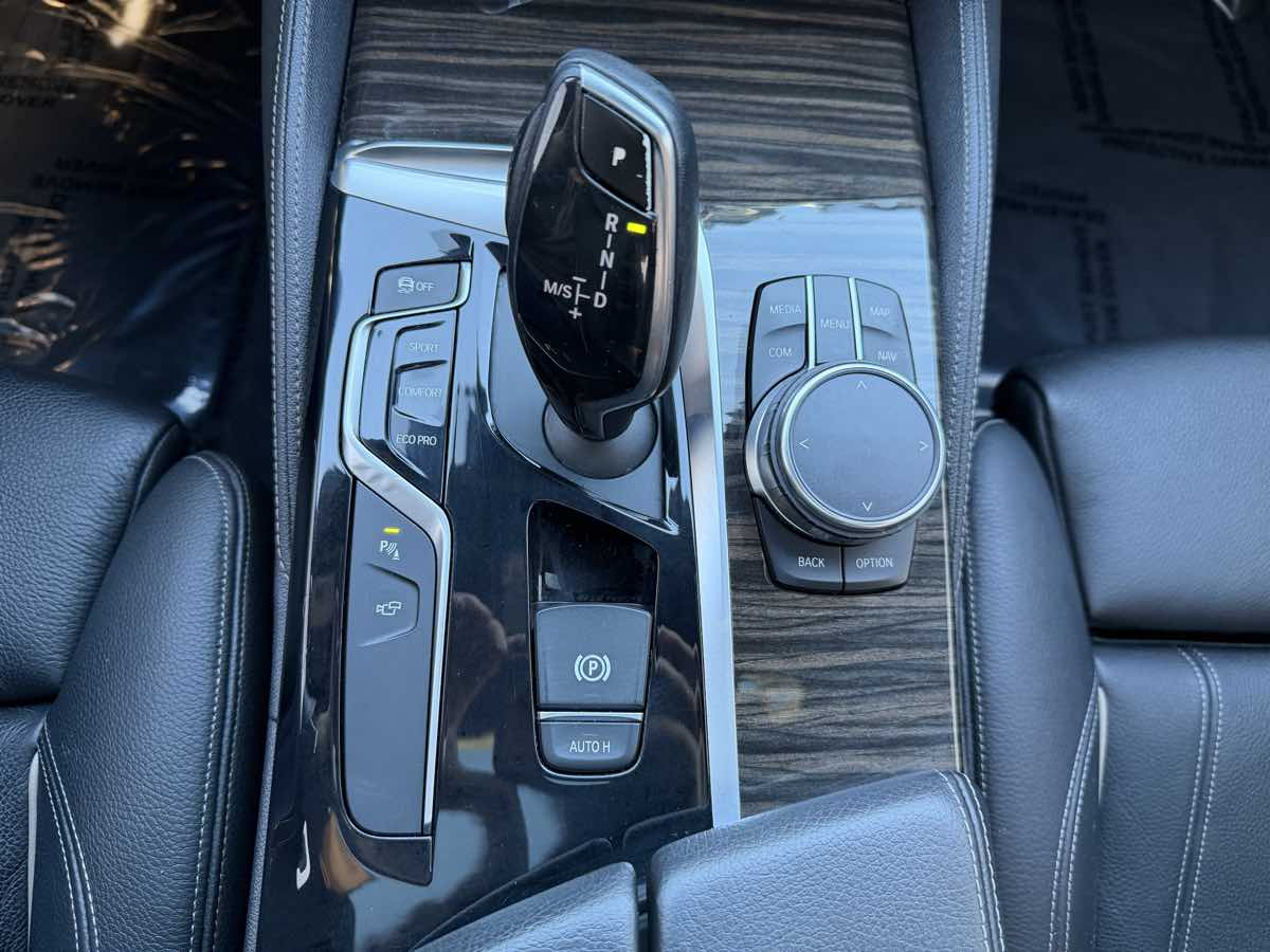 Photo 17 of this BMW 5 Series