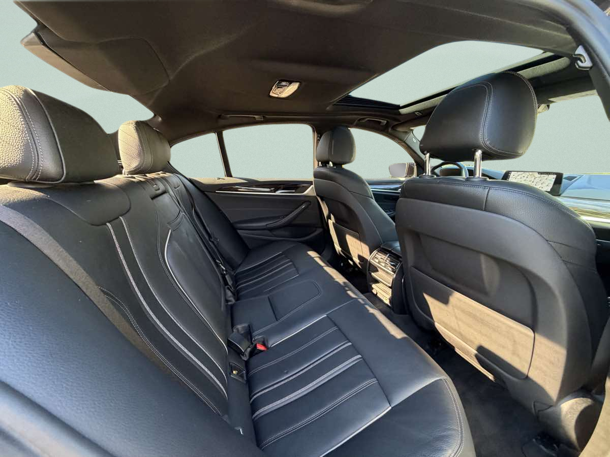 Photo 19 of this BMW 5 Series