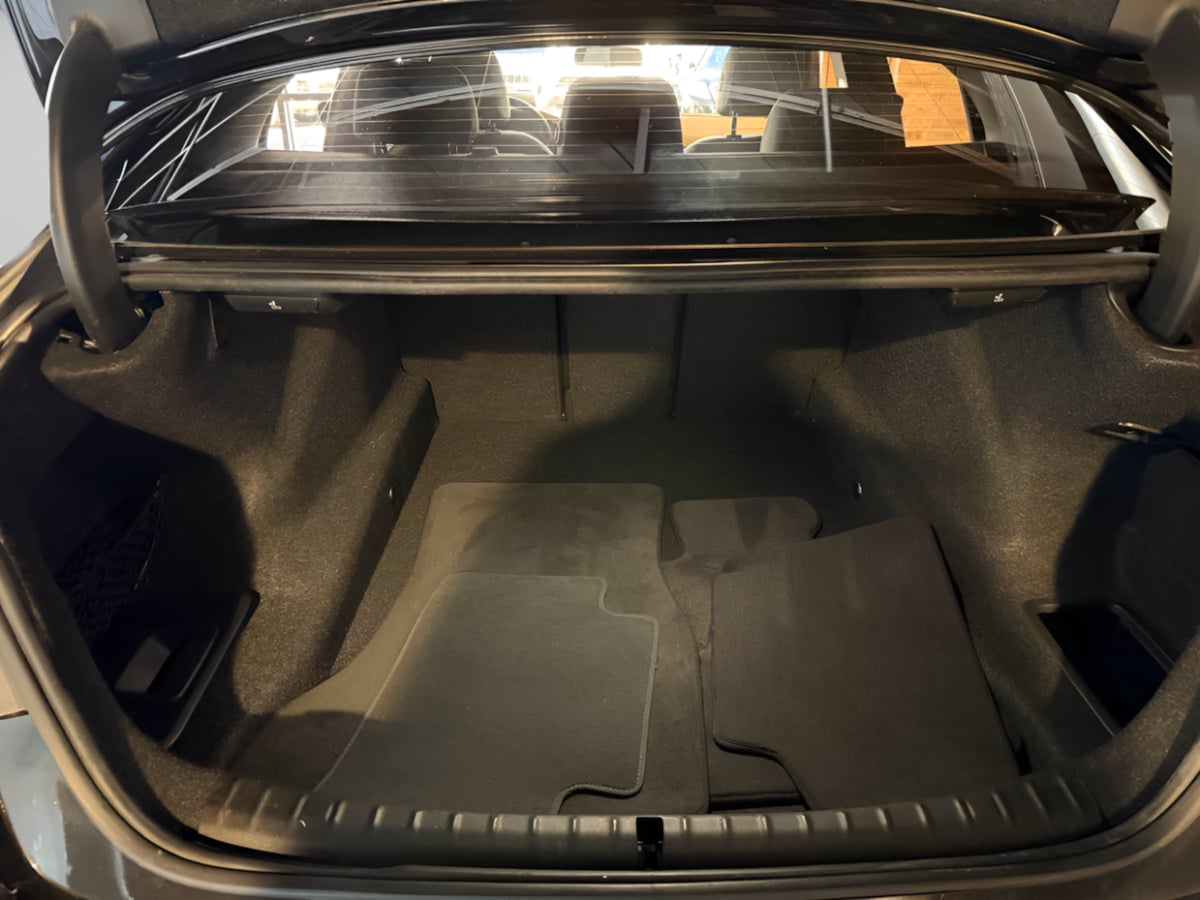 Photo 21 of this BMW 5 Series