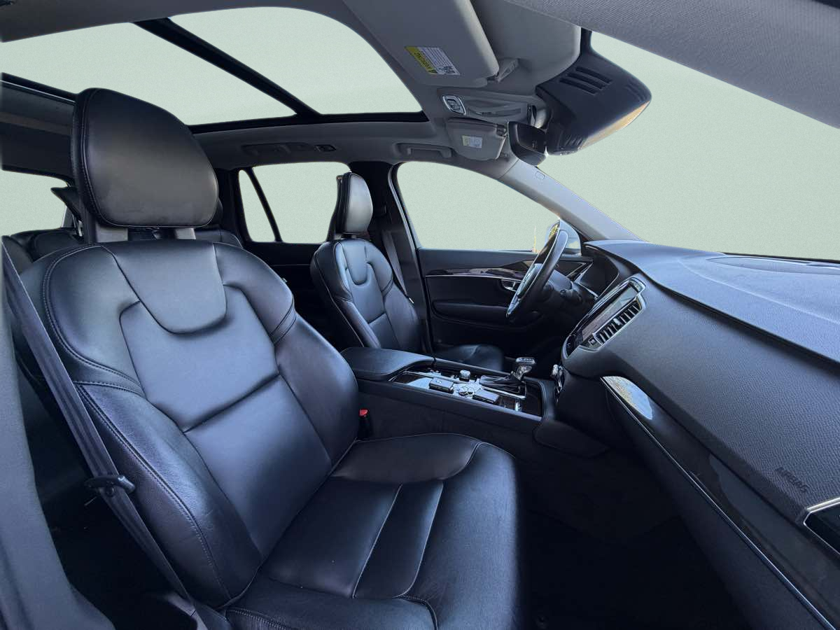 Photo 12 of this Volvo XC90
