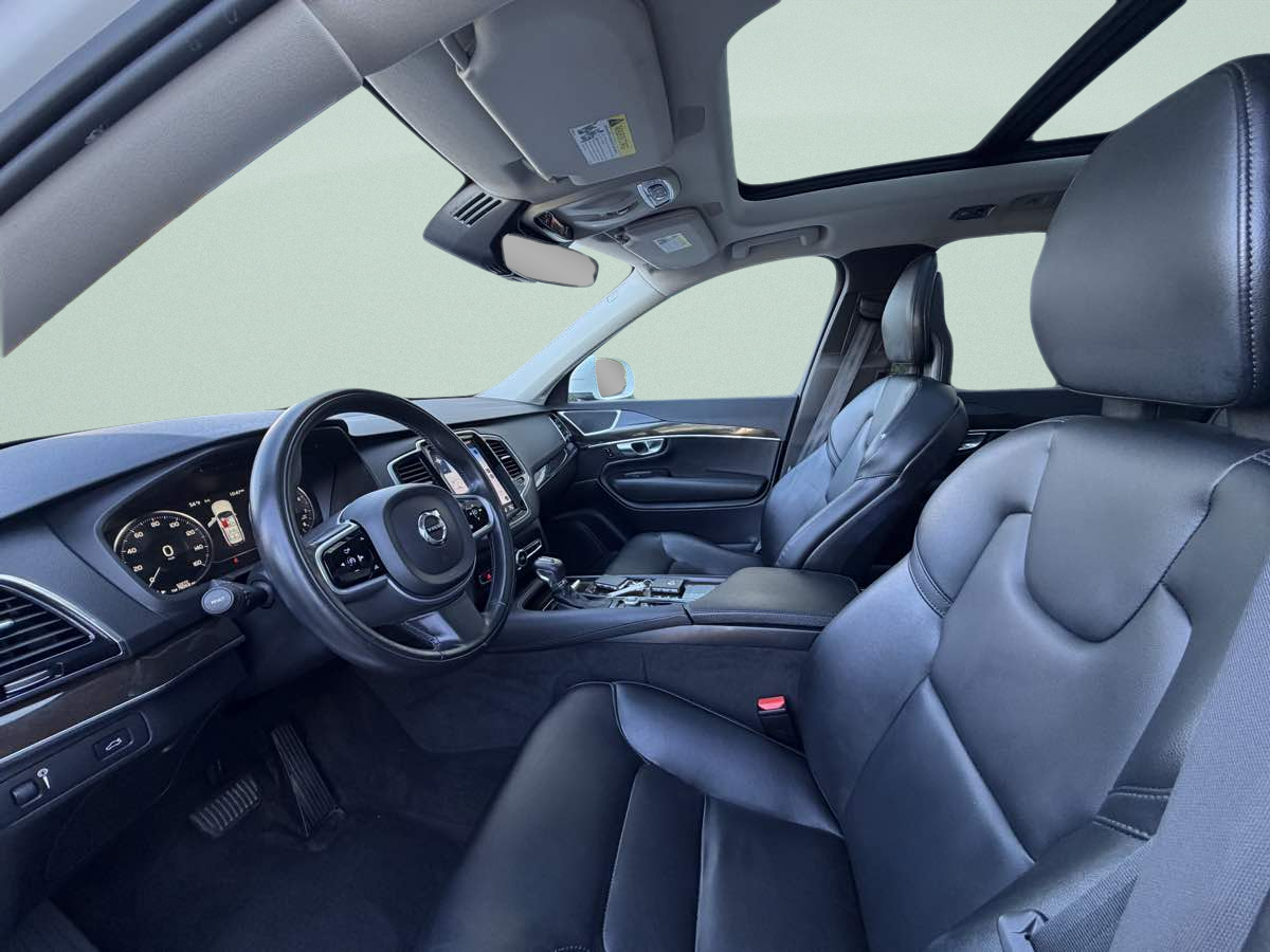 Photo 10 of this Volvo XC90