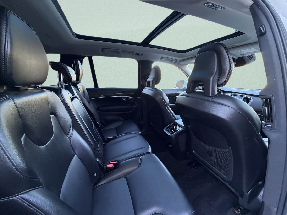Photo 21 of this Volvo XC90