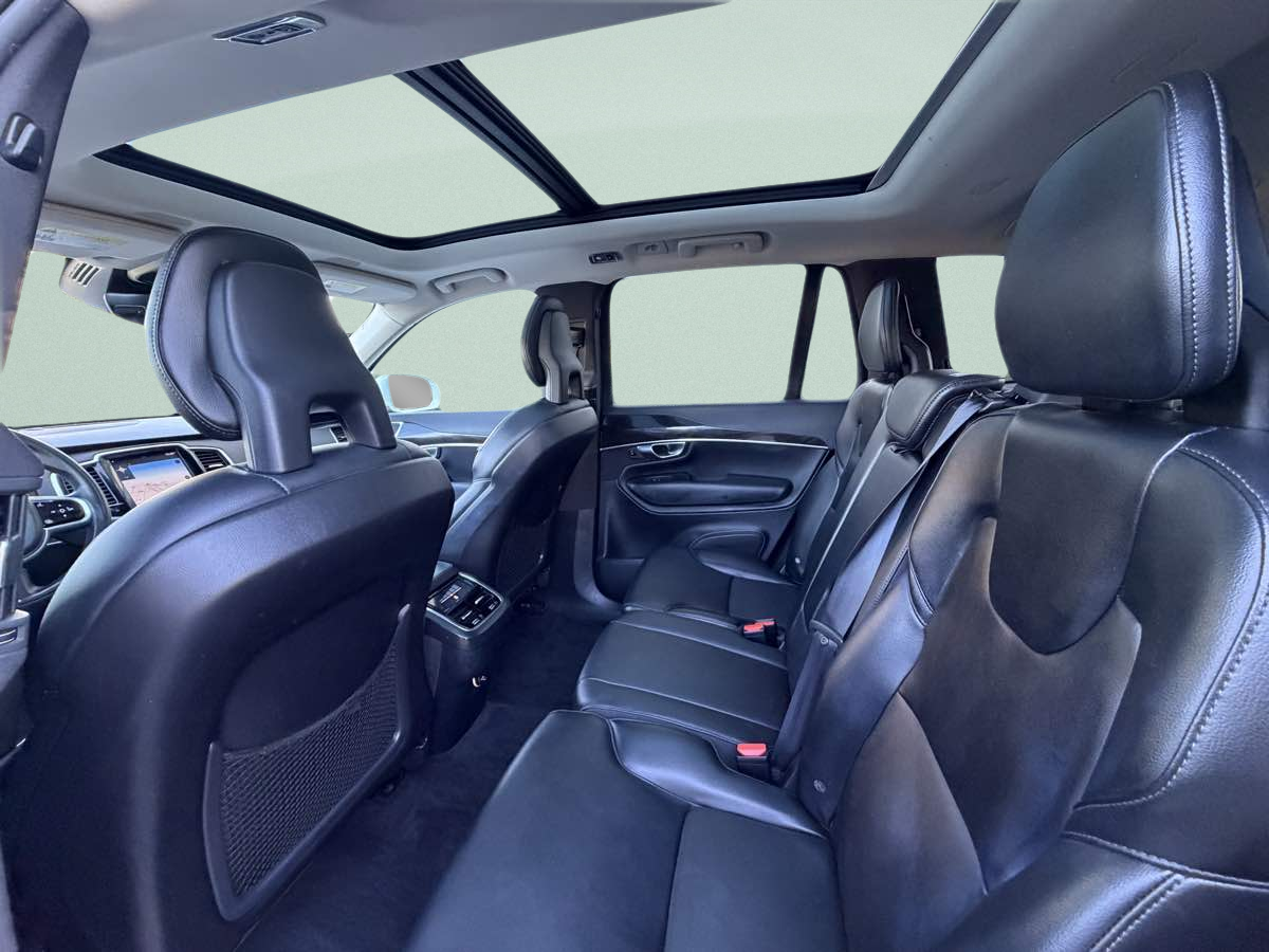 Photo 22 of this Volvo XC90