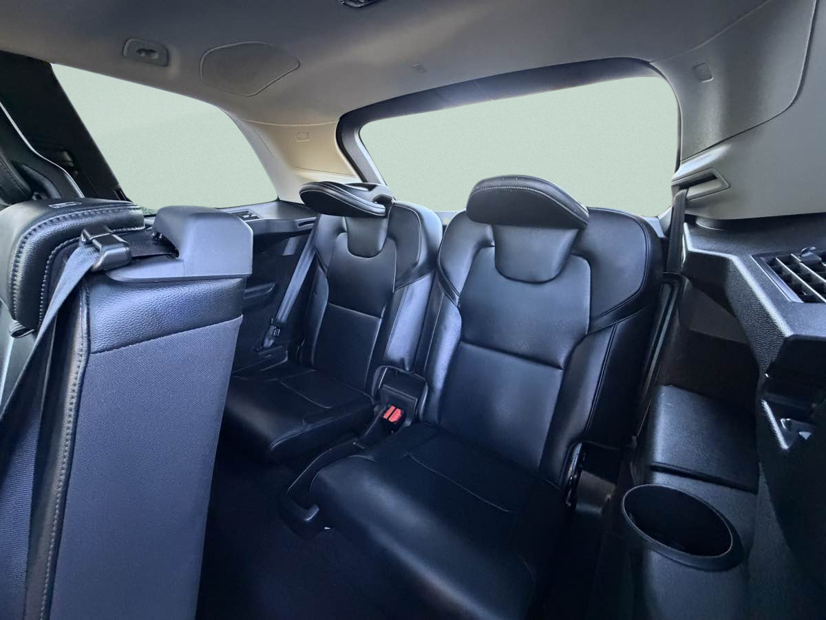 Photo 23 of this Volvo XC90