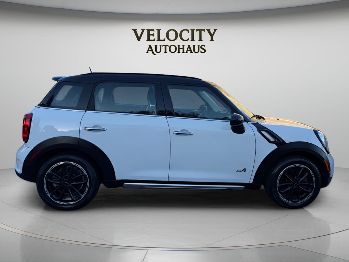Photo 8 of this MINI Cooper Countryman