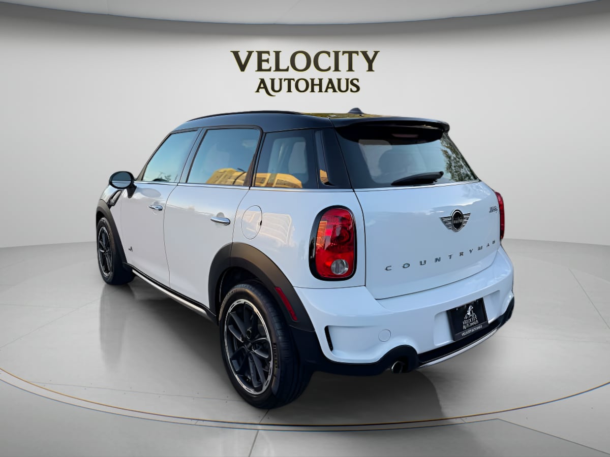 Photo 5 of this MINI Cooper Countryman
