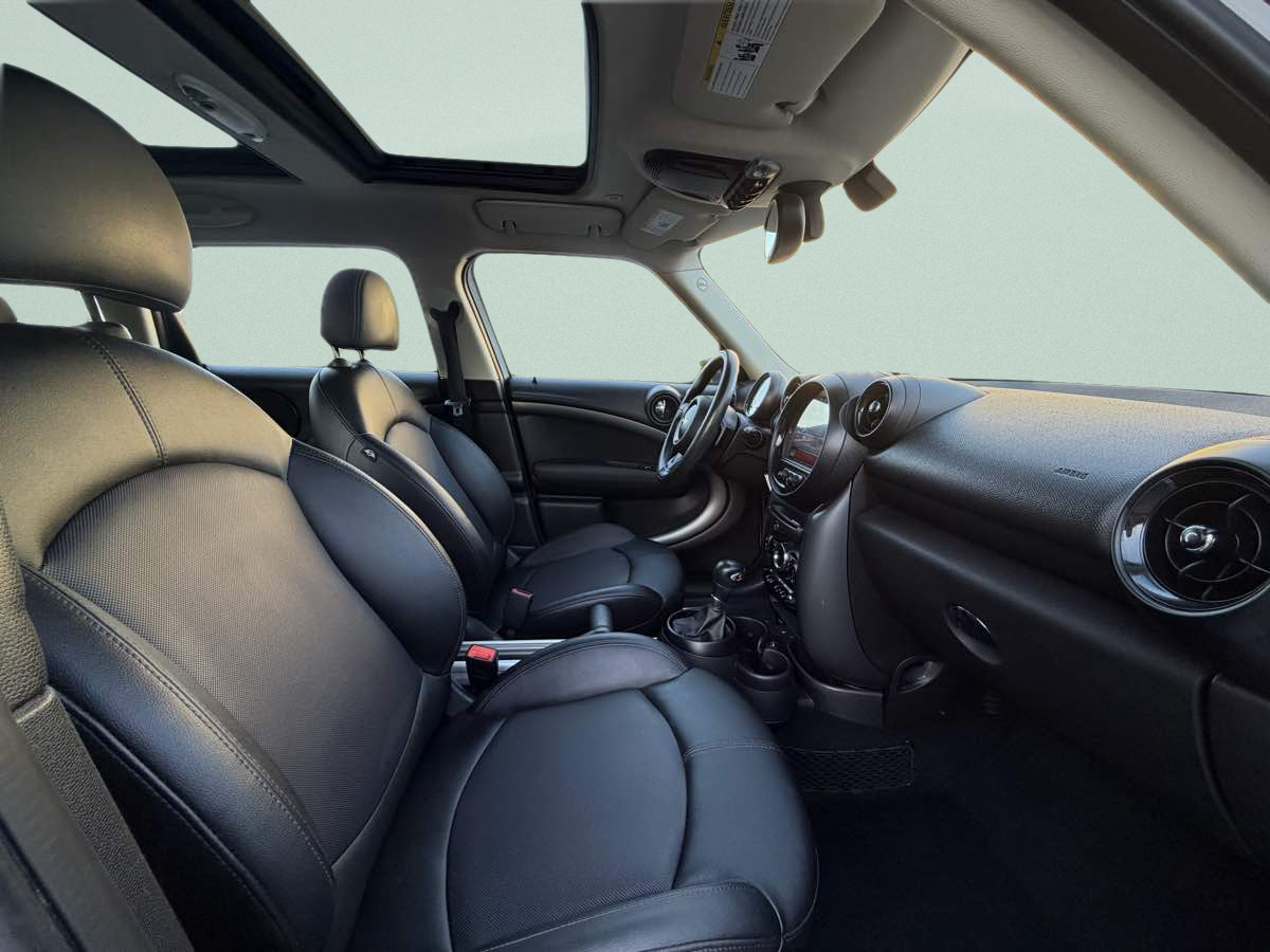 Photo 13 of this MINI Cooper Countryman