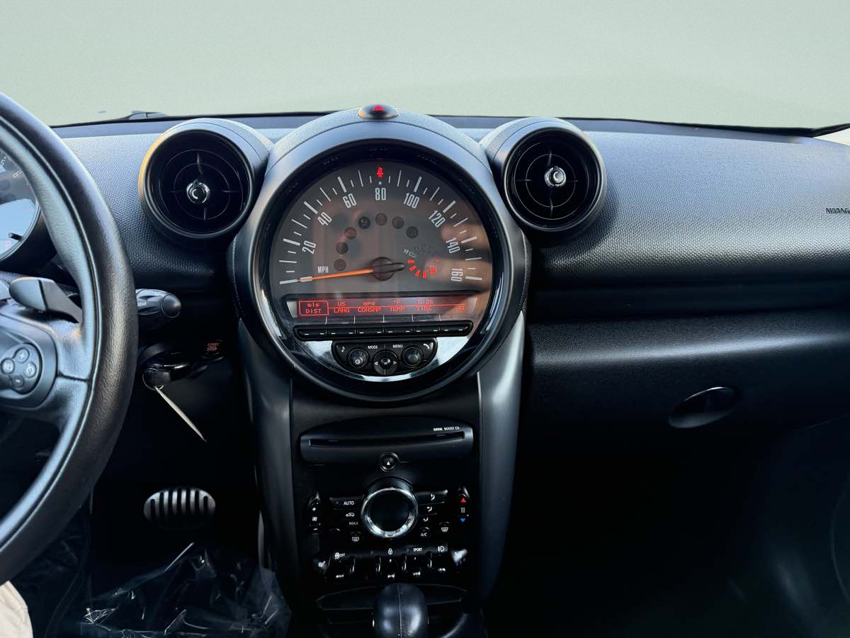 Photo 15 of this MINI Cooper Countryman
