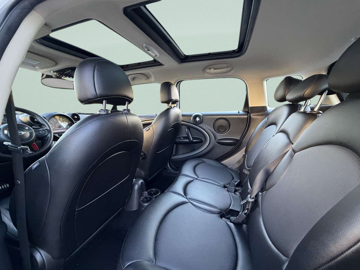 Photo 17 of this MINI Cooper Countryman