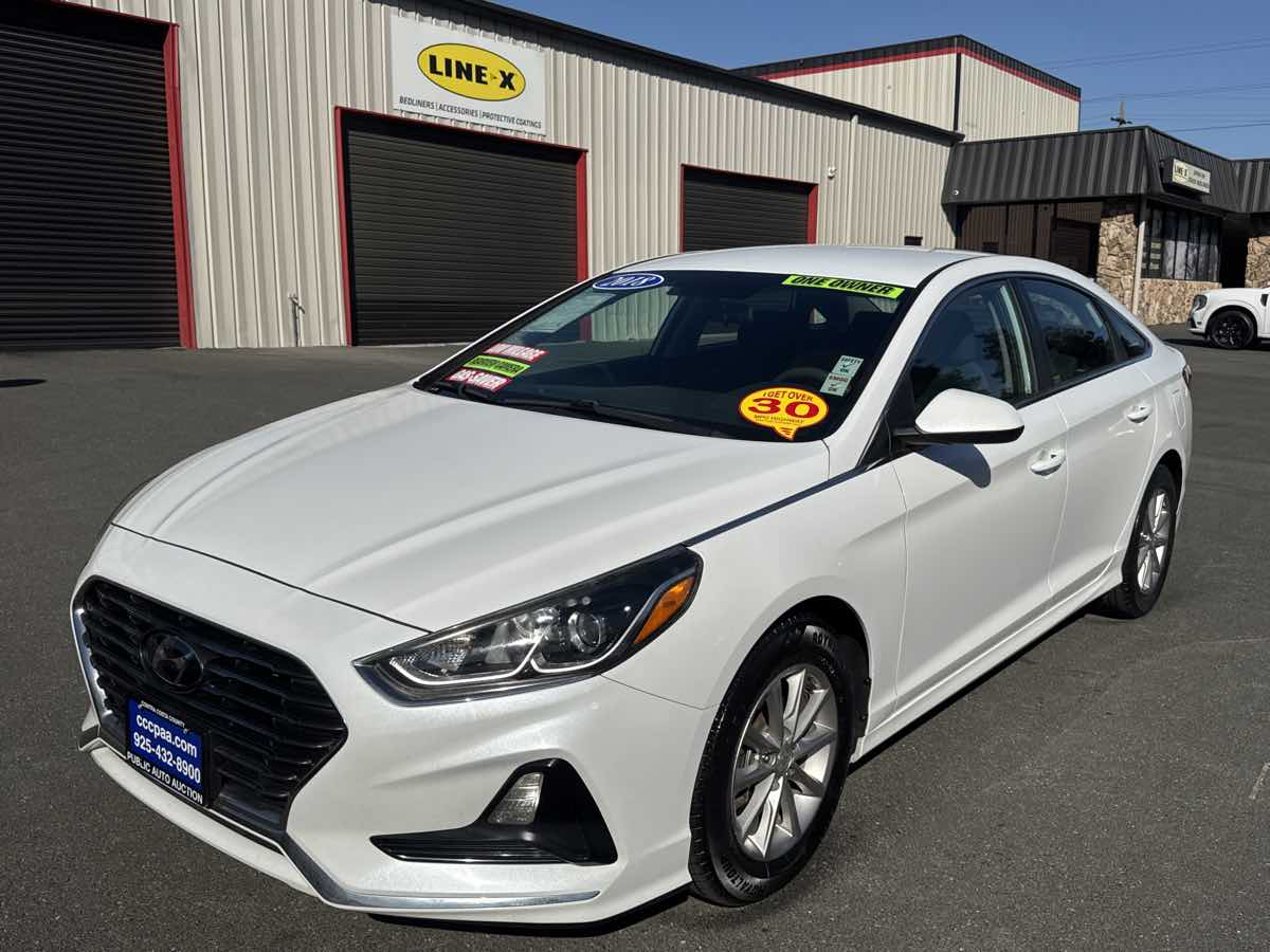 Photo 31 of this Hyundai Sonata
