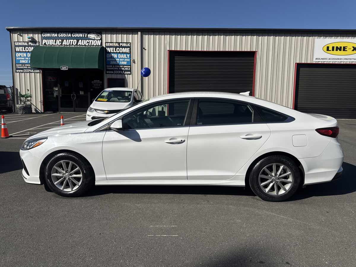 Photo 14 of this Hyundai Sonata