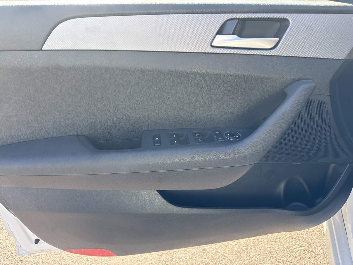 Photo 12 of this Hyundai Sonata