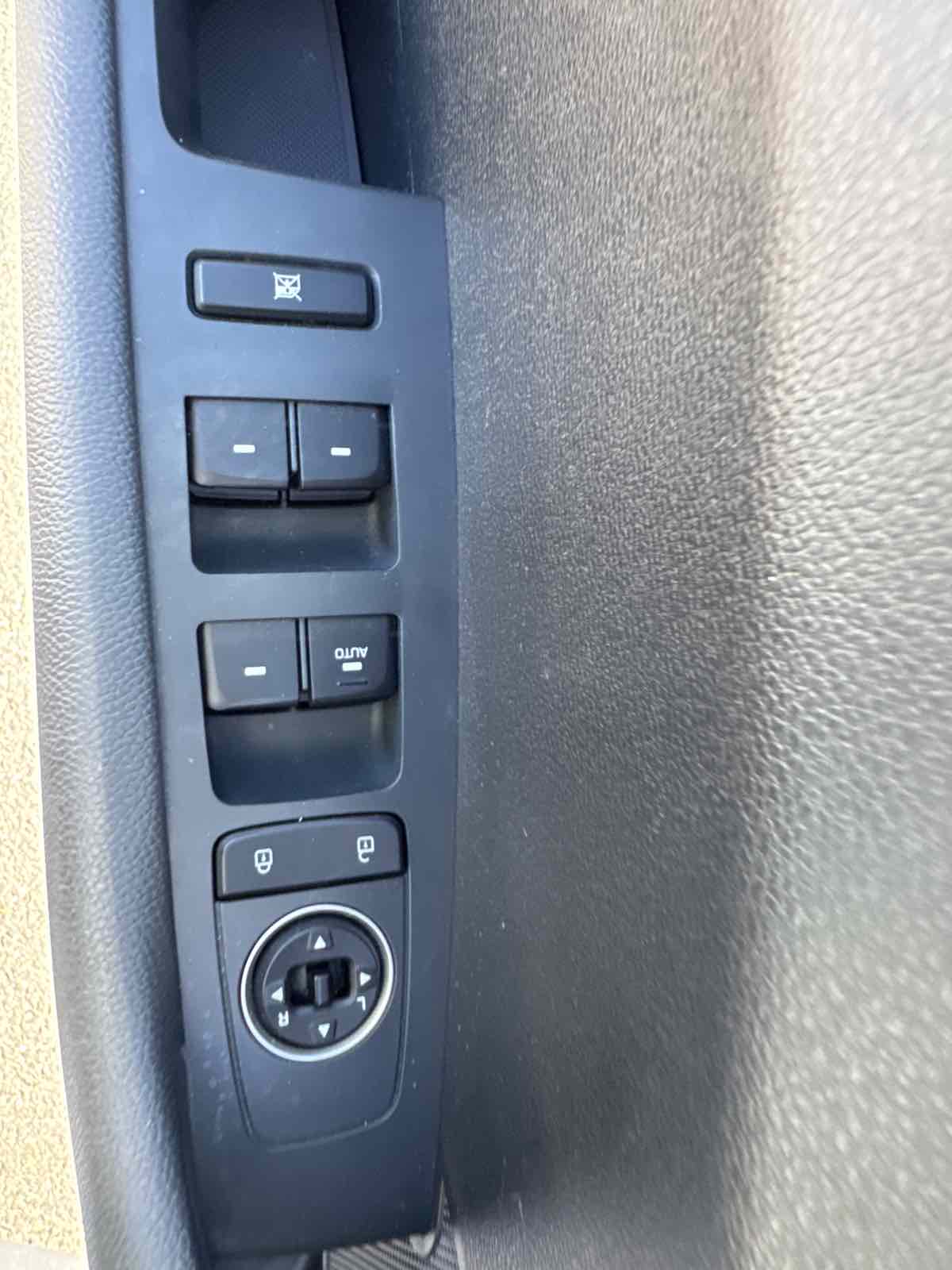 Photo 13 of this Hyundai Sonata
