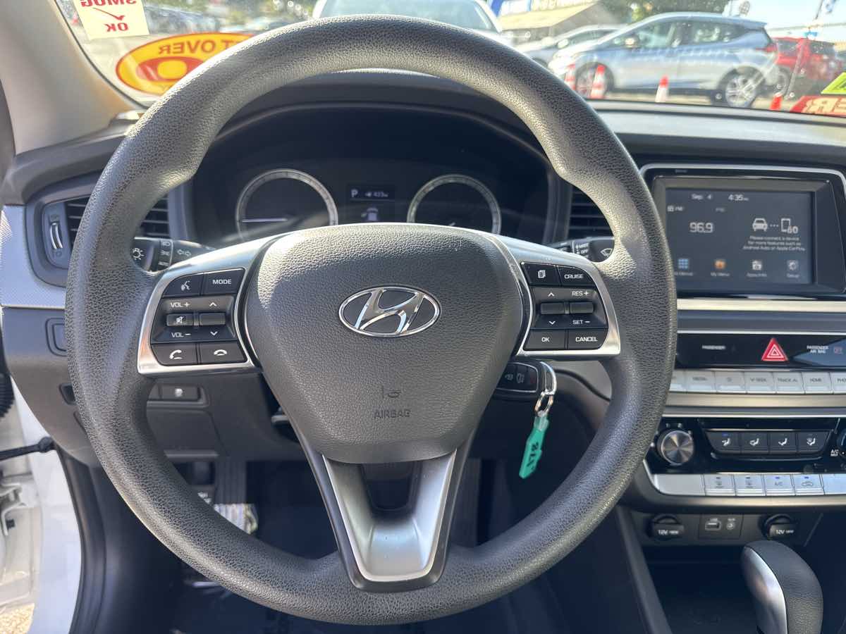 Photo 4 of this Hyundai Sonata
