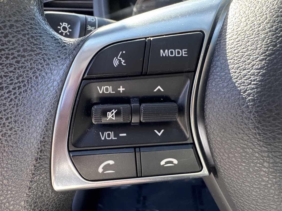 Photo 5 of this Hyundai Sonata