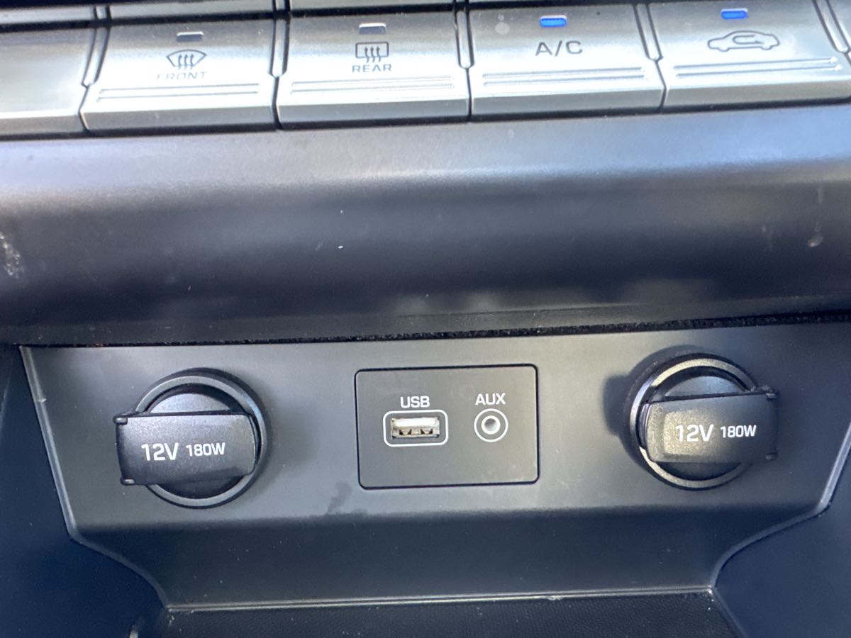 Photo 11 of this Hyundai Sonata