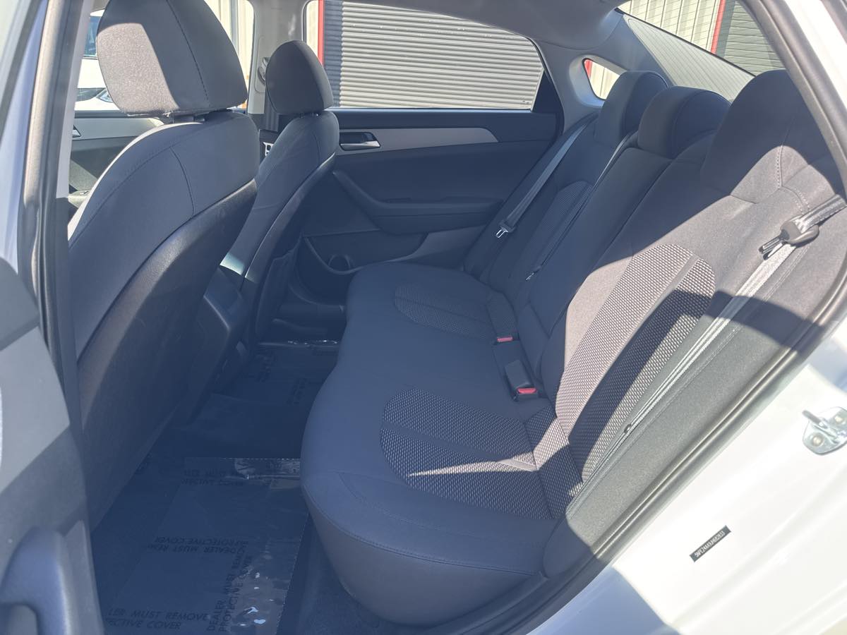 Photo 15 of this Hyundai Sonata