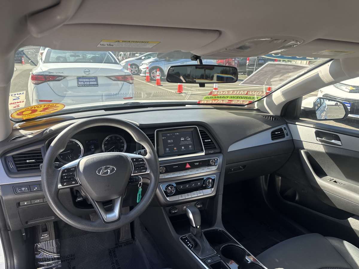 Photo 2 of this Hyundai Sonata