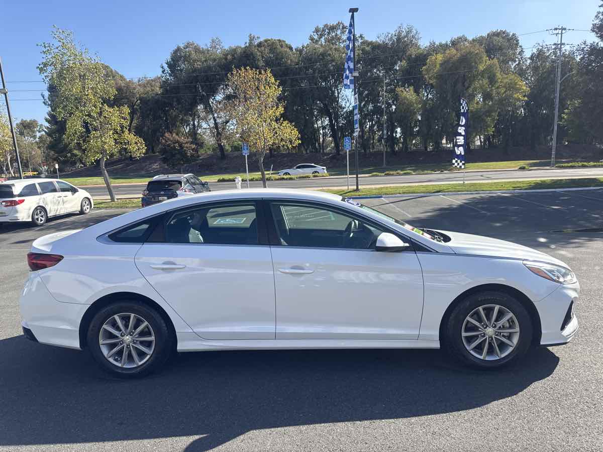 Photo 22 of this Hyundai Sonata