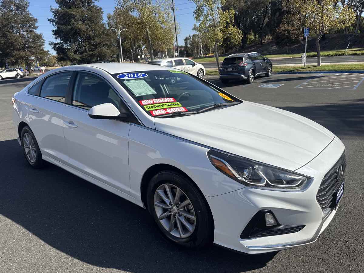 Photo 26 of this Hyundai Sonata