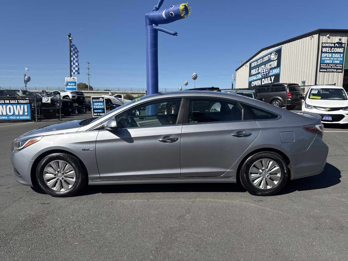 2016 Hyundai Sonata Hybrid Base - Photo 16
