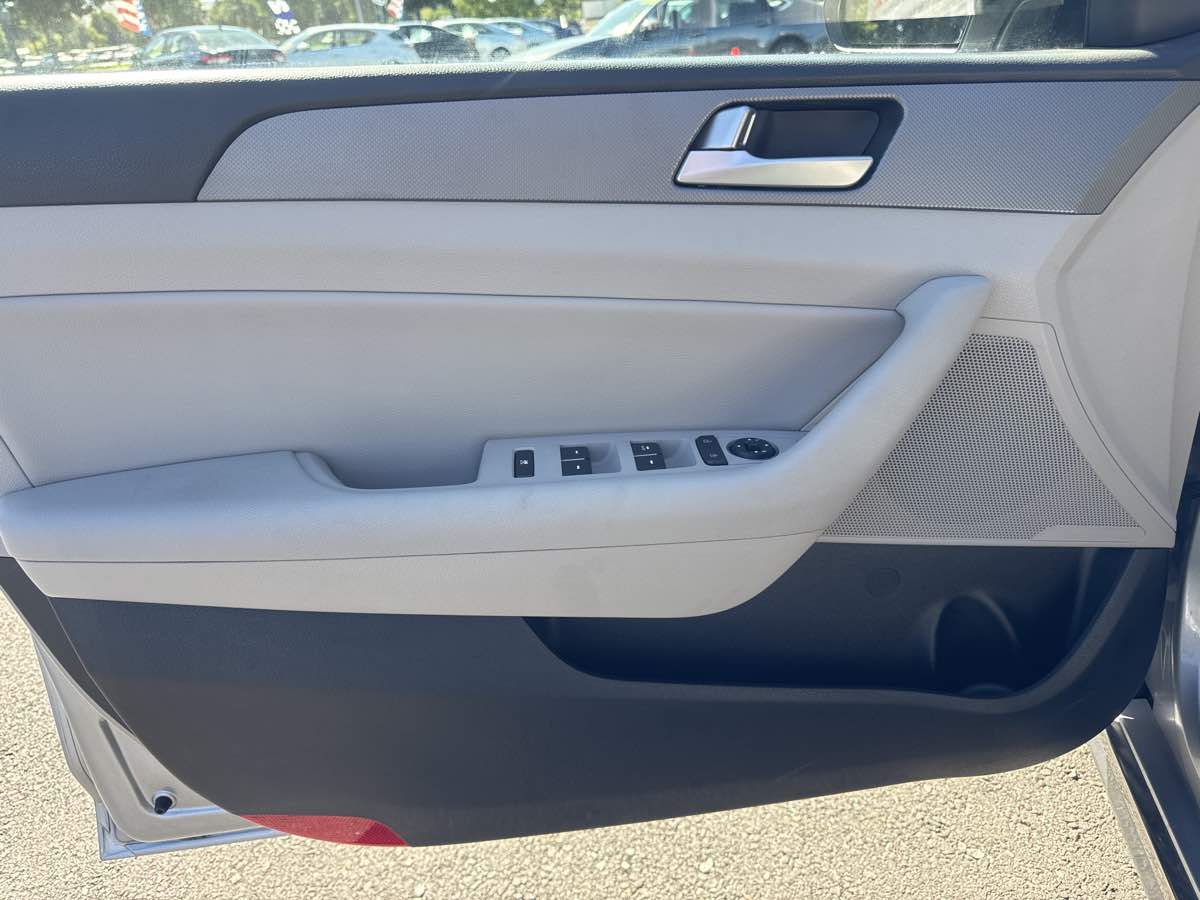 2016 Hyundai Sonata Hybrid Base - Photo 13