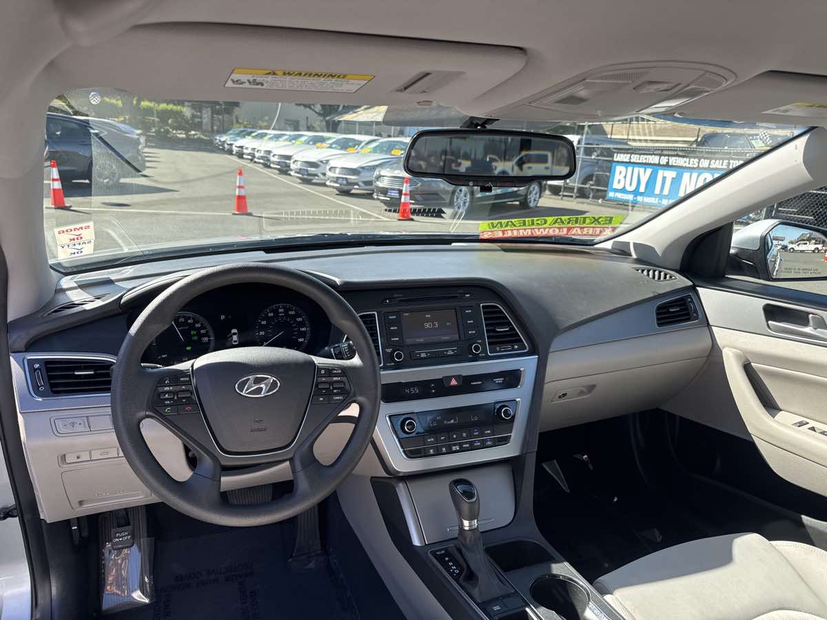 2016 Hyundai Sonata Hybrid Base - Photo 2