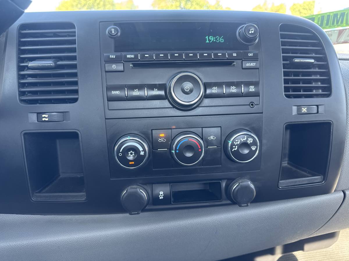 Photo 6 of this Chevrolet Silverado 1500
