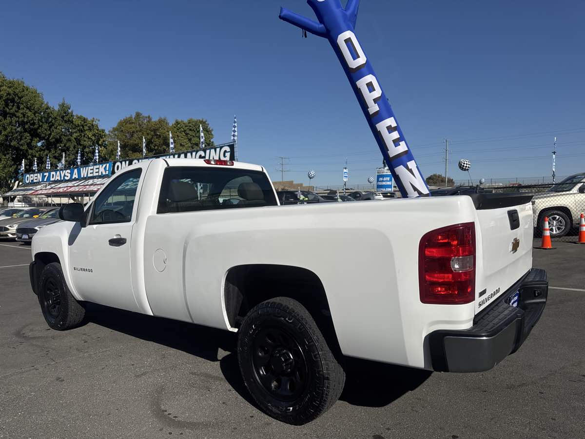 Photo 9 of this Chevrolet Silverado 1500