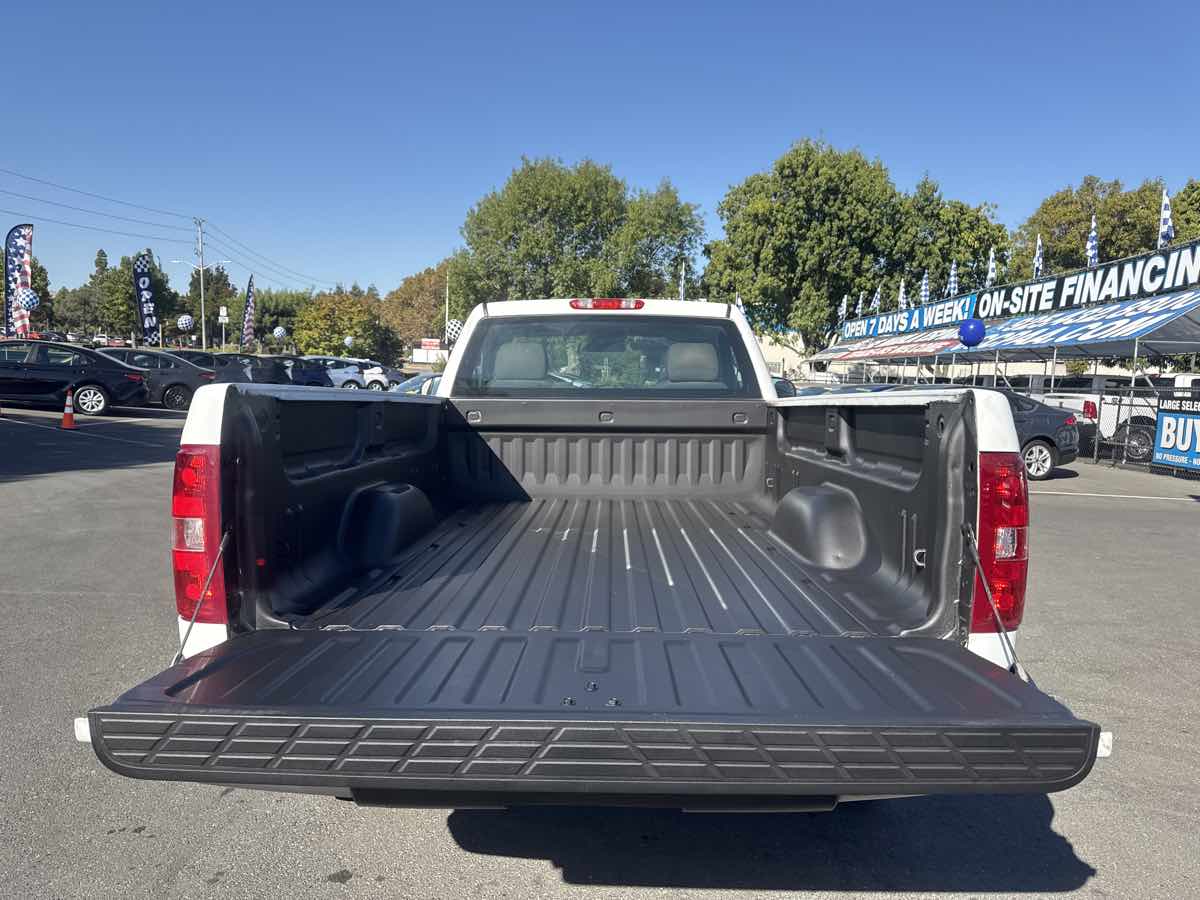 Photo 11 of this Chevrolet Silverado 1500