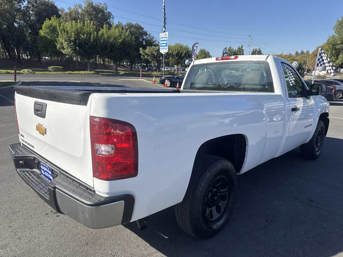 Photo 12 of this Chevrolet Silverado 1500