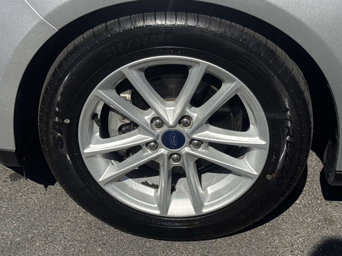 Photo 5 of this Ford Focus