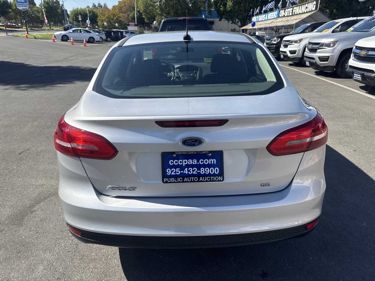 Photo 18 of this Ford Focus