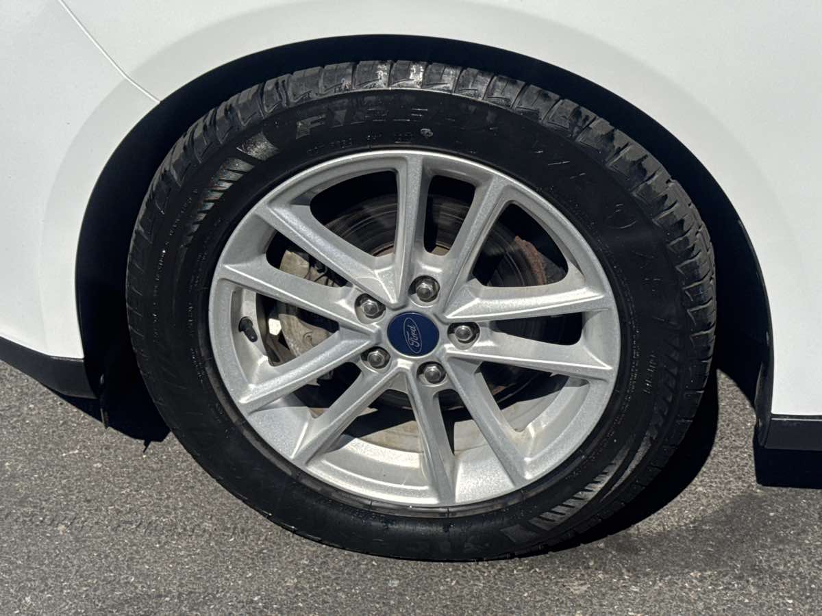 Photo 5 of this Ford Focus