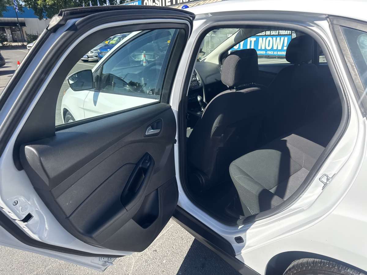 Photo 15 of this Ford Focus