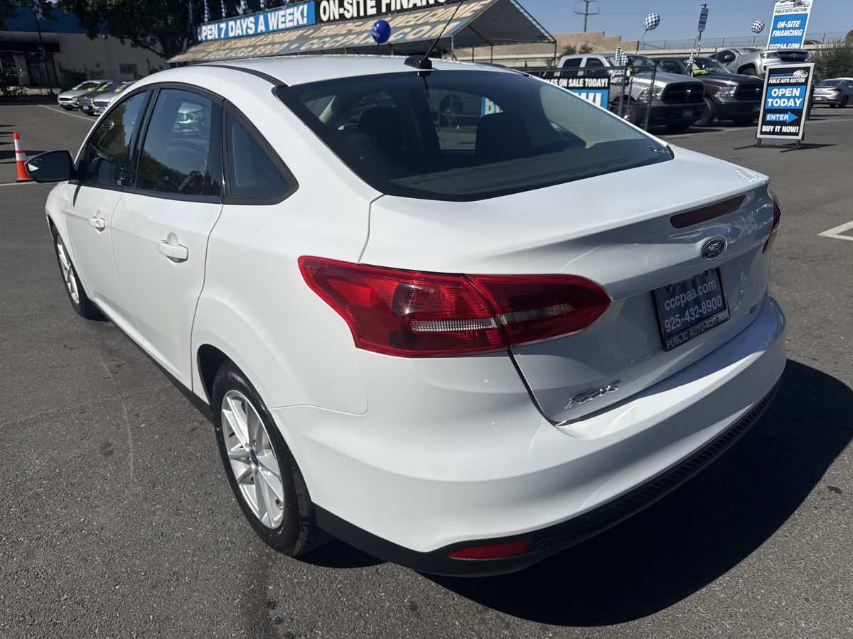 Photo 17 of this Ford Focus