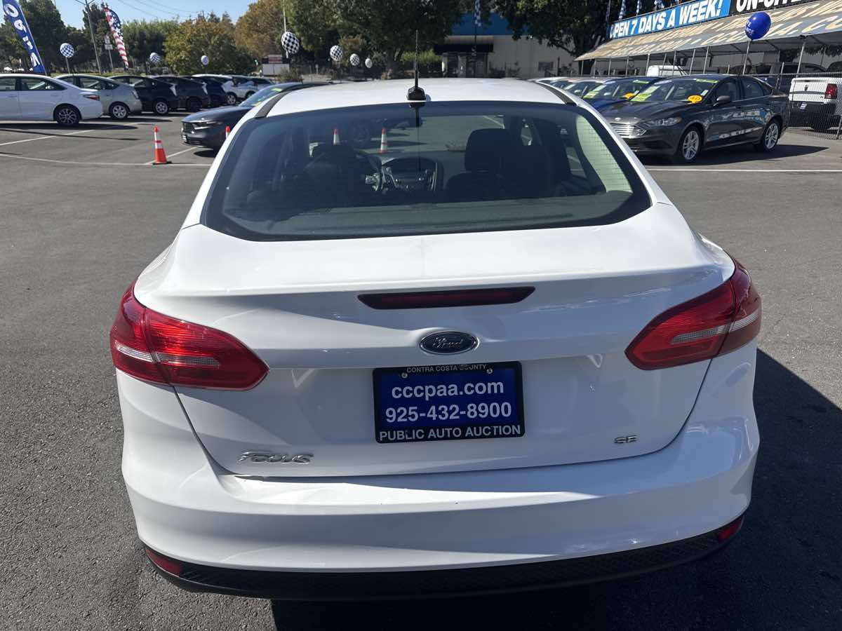 Photo 18 of this Ford Focus